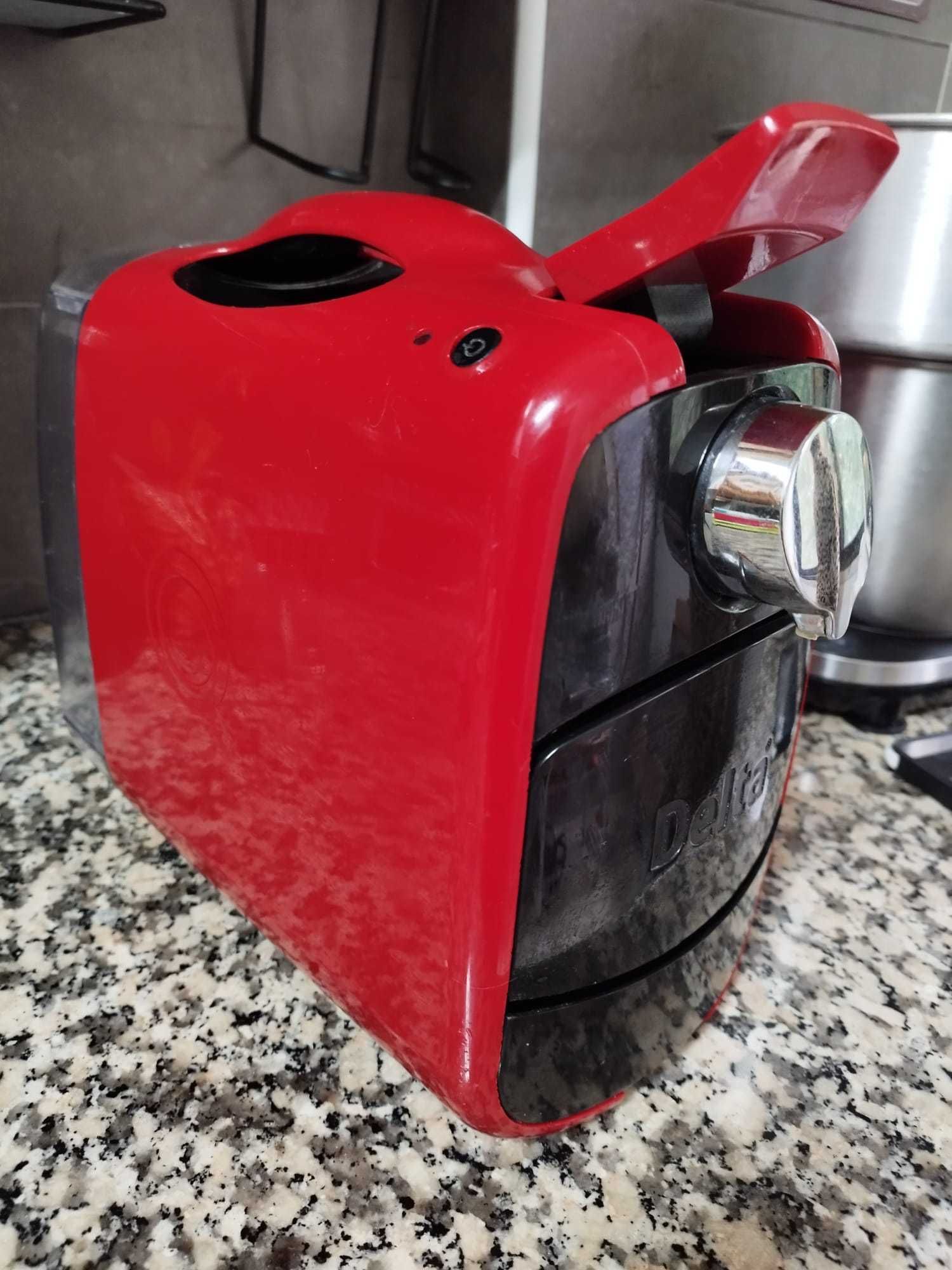 Máquina de Café Delta Vermelha