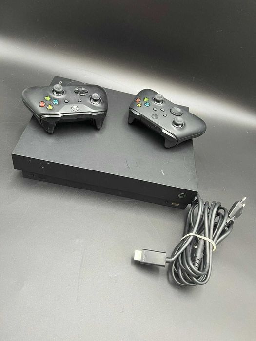 Konsola Xbox One X 1 TB 1787 + 2 pady