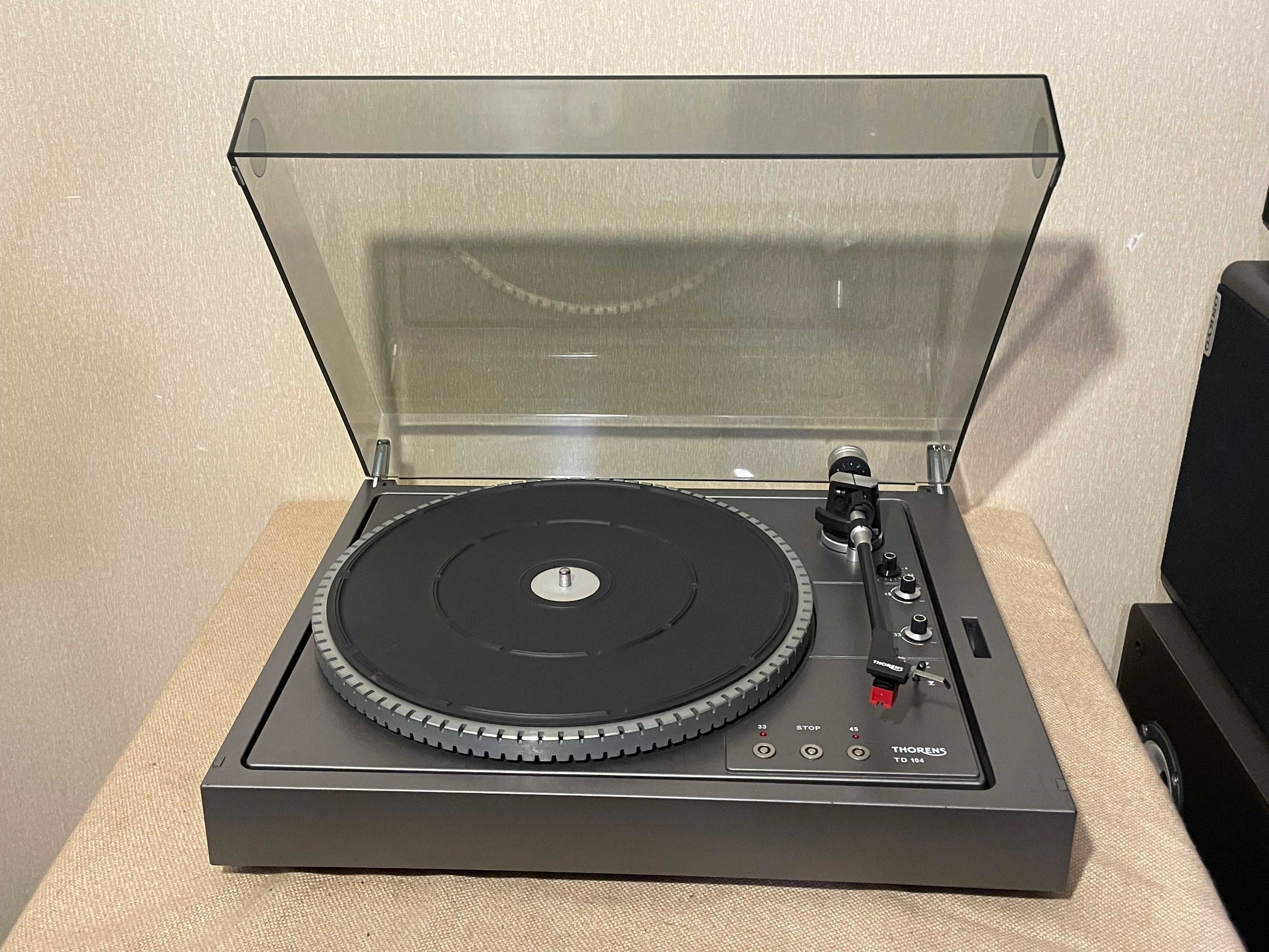 Качественный HI-FI проигрыватель винила THORENS TD-104 (BELT DRIVE)