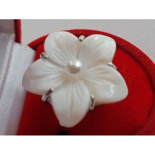 Кольцо Цветочек перламутр