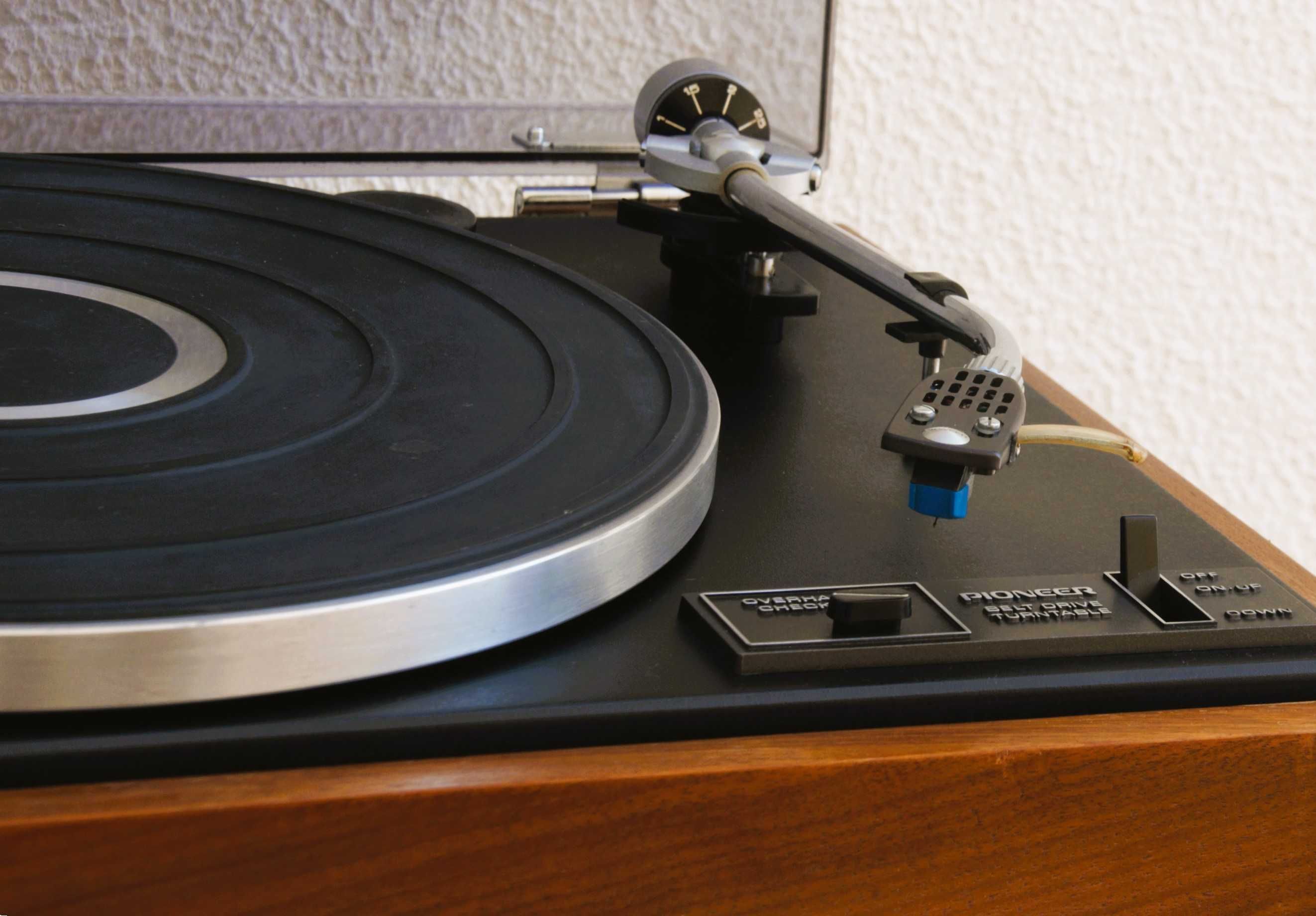 Pioneer  PL 12E Stereo Turntable