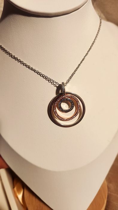 Colar em prata com caixa e saco