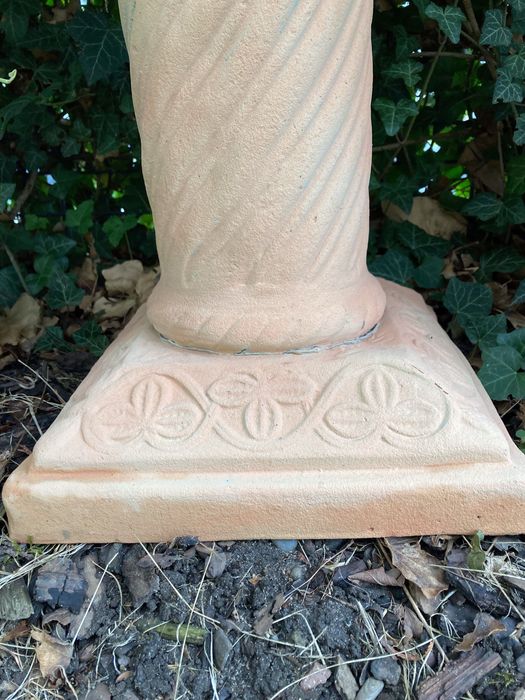 kolumna ogrodowa z ceramiki