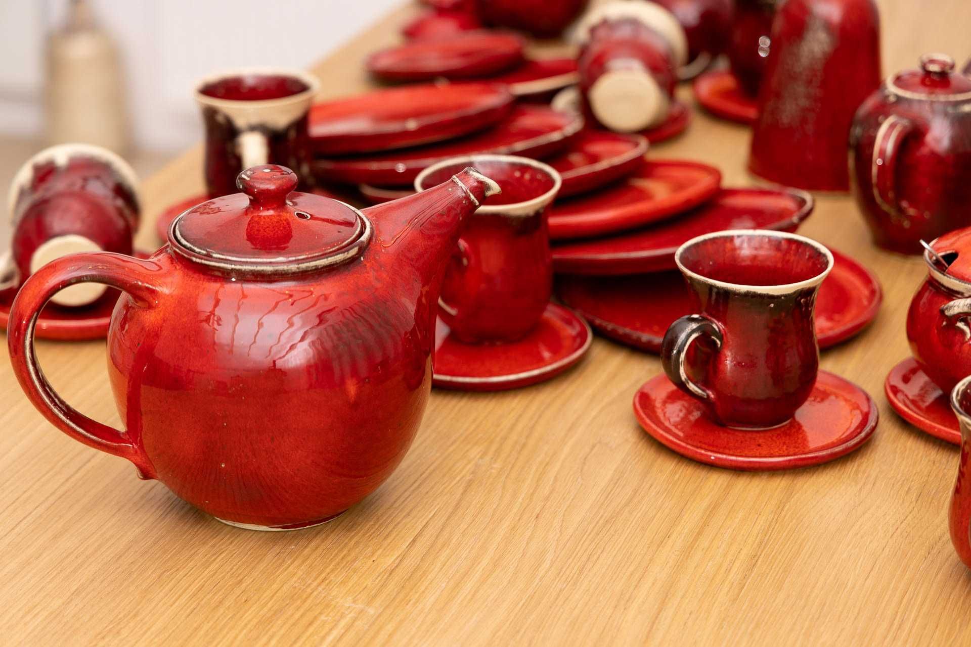 Czerwona ceramika - ekskluzywna zastawa stołowa