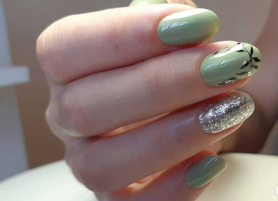 Послуги манікюр та педікюр