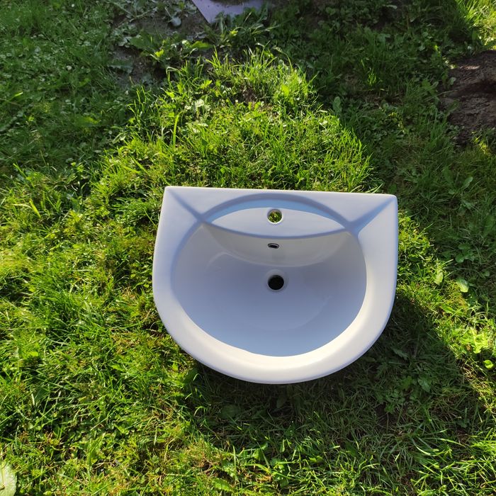 Umywalka 60 cm  nowa z postumentem