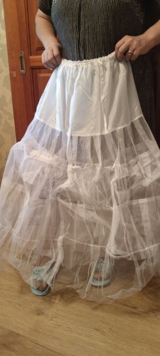 продаю два подъюбника