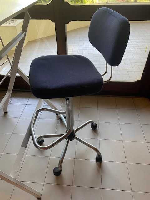 estirador, cadeira, candeeiro e outros