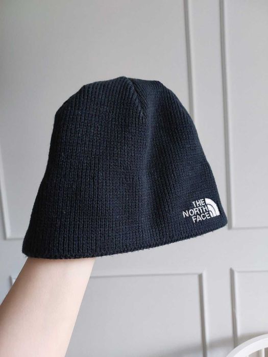 шапка на флісі The North Face чорна шапка на флисе черная