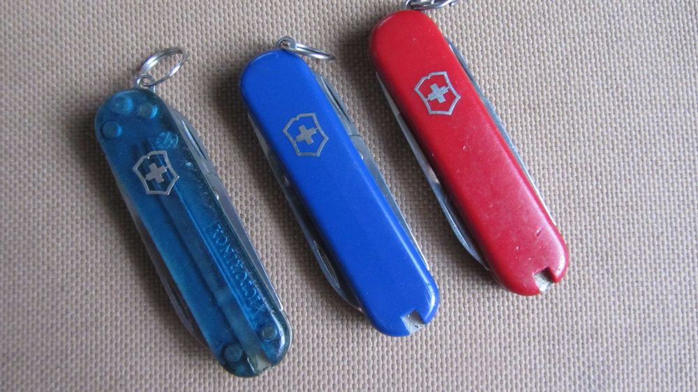 Одним лотом . Victorinox Classic SD. Б/у.