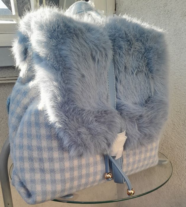 Plecak Alex Max w błękitnym kolorze.