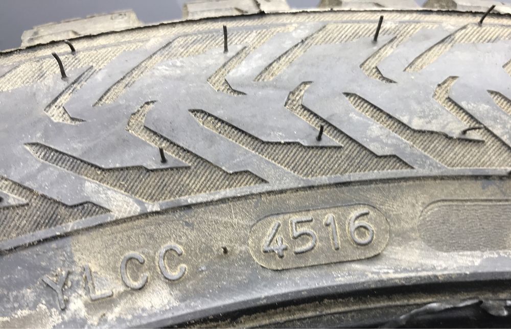 Шини як Нові 245 45 R18 100W зима Nokian Hakkapeliitta 8 шипи зимові