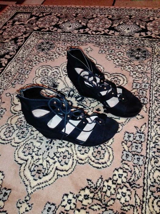 Босоножки, женские.