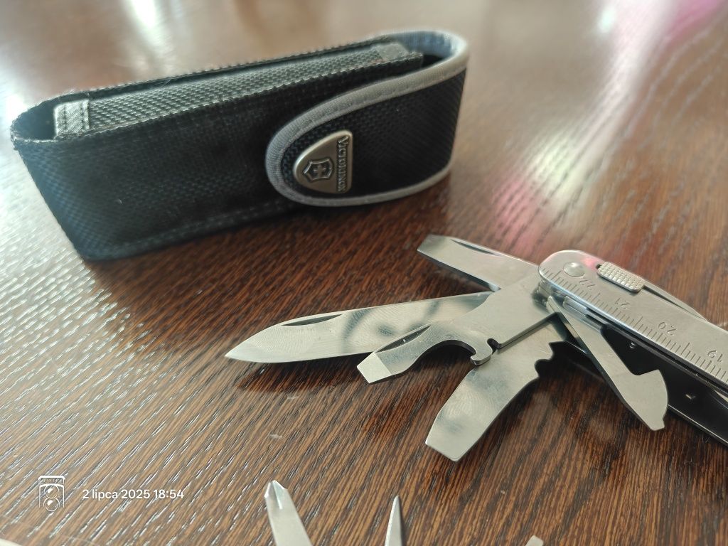 Multitool scyzoryk Victorinox Swisstool
