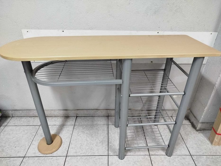 Mesa de Apoio (Cozinha) + 2 Cadeiras