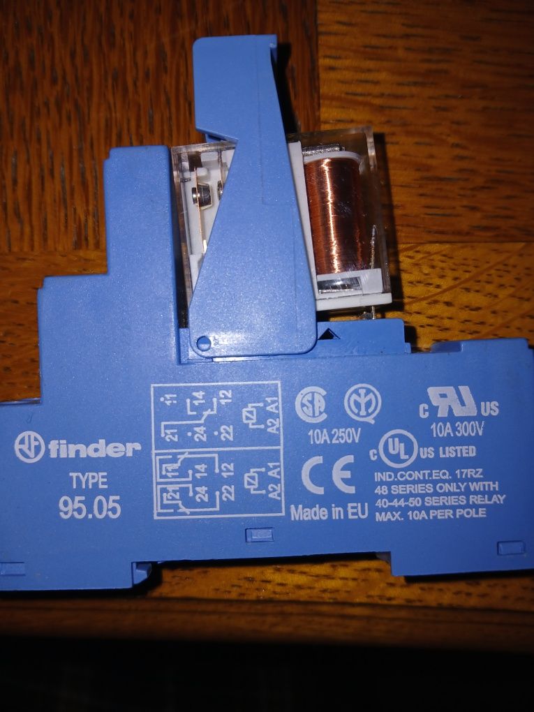 Przekaźnik miniaturowy finder