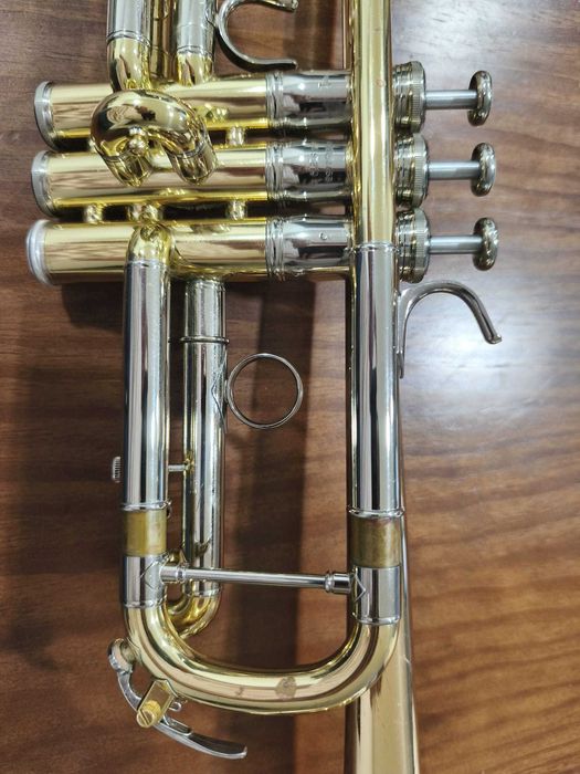 Trompete em Dó Yamaha Xeno YTR-8445G 04
