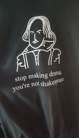 Czarna bluza z Shakespearem