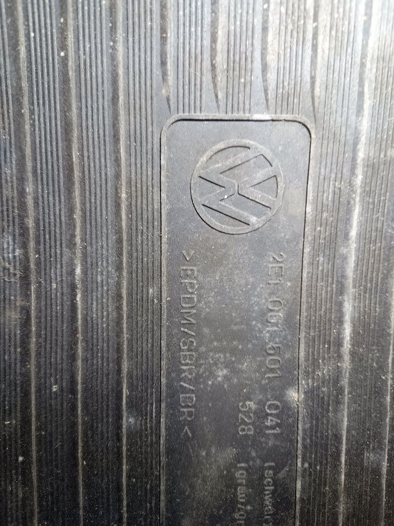 Dywanik dywaniki gumowe prawy lewy VW Crafter I oryginał komplet