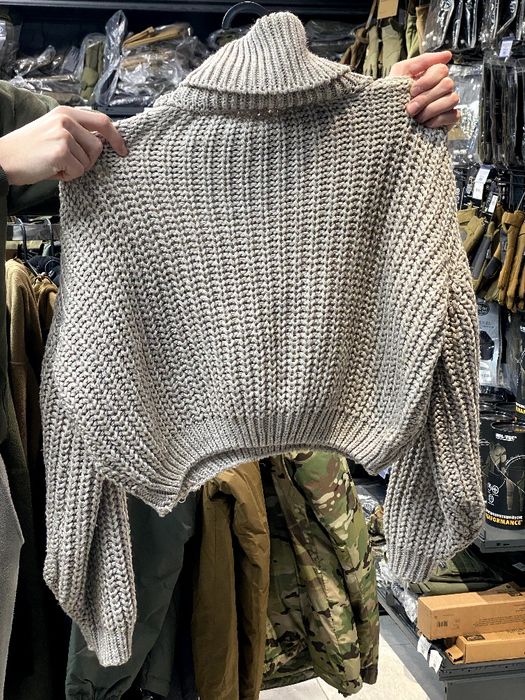 Кофта в'язана на розмір S-M вкорочена