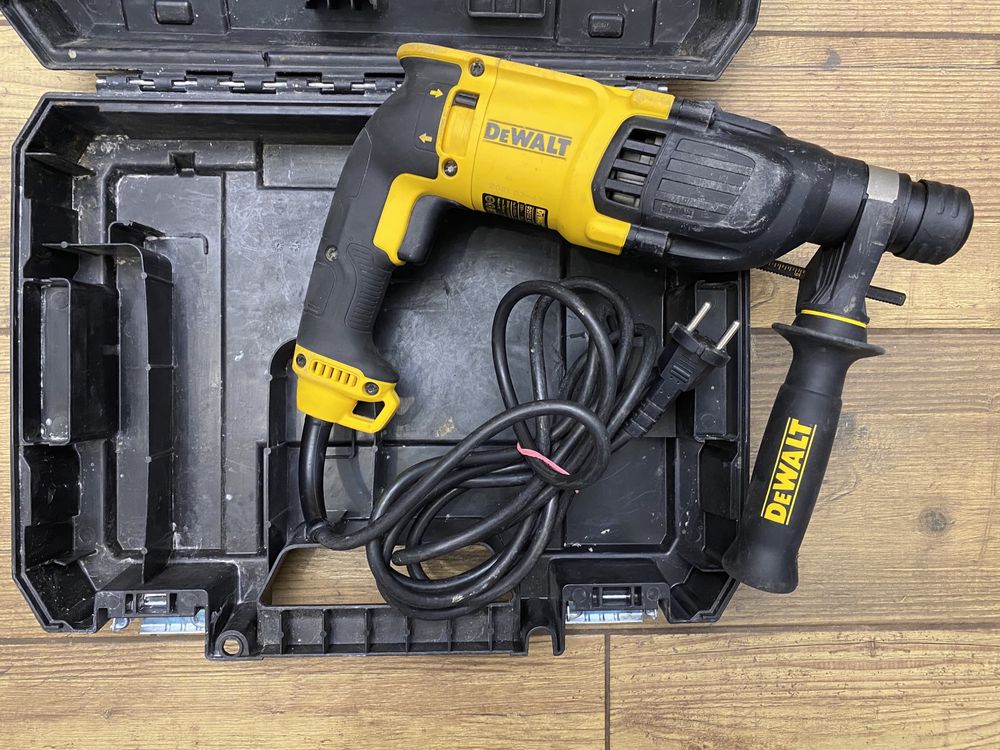 Młotowiertarka udarowa DeWalt D25133 + skrzynka TSTak