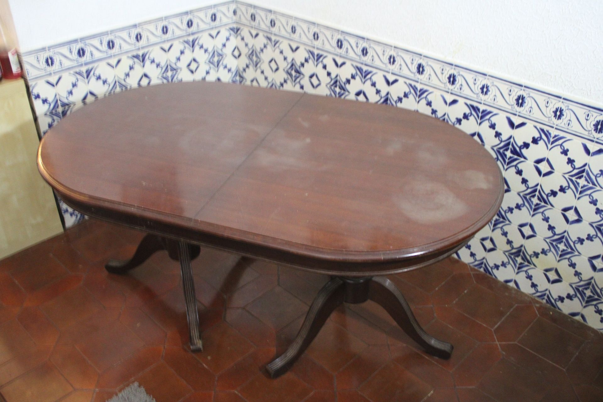 Mesa extensível de madeira