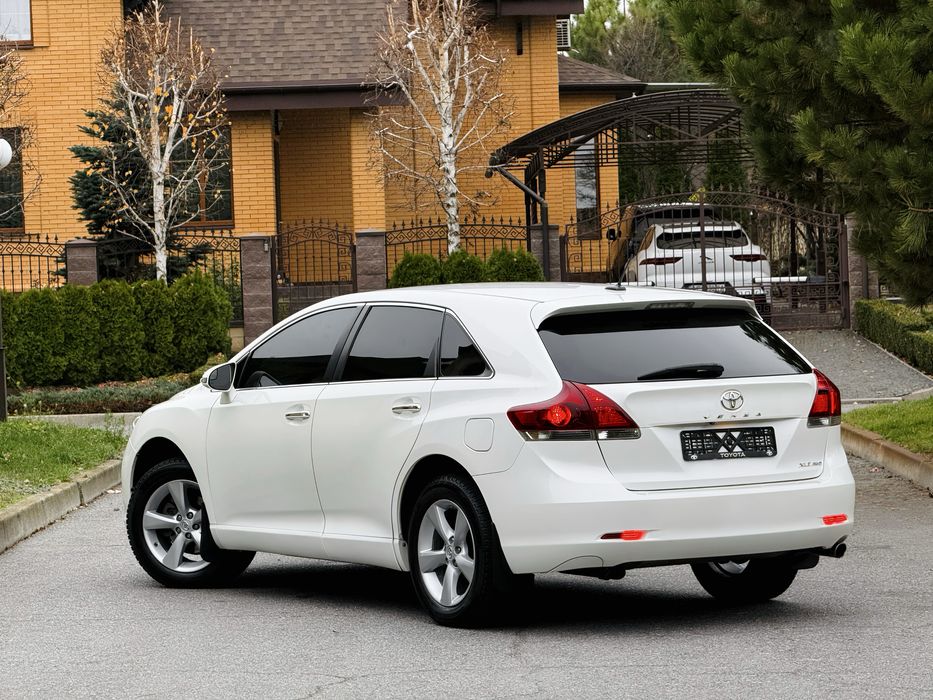 Продам свой любимый автомобиль Toyota Venza