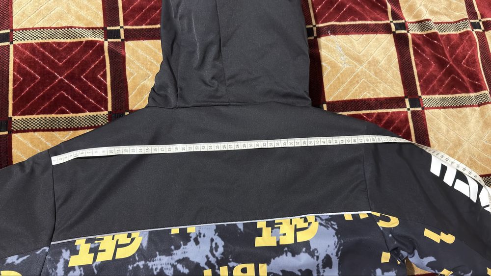 Демисезонная куртка на мальчика 10-12 лет