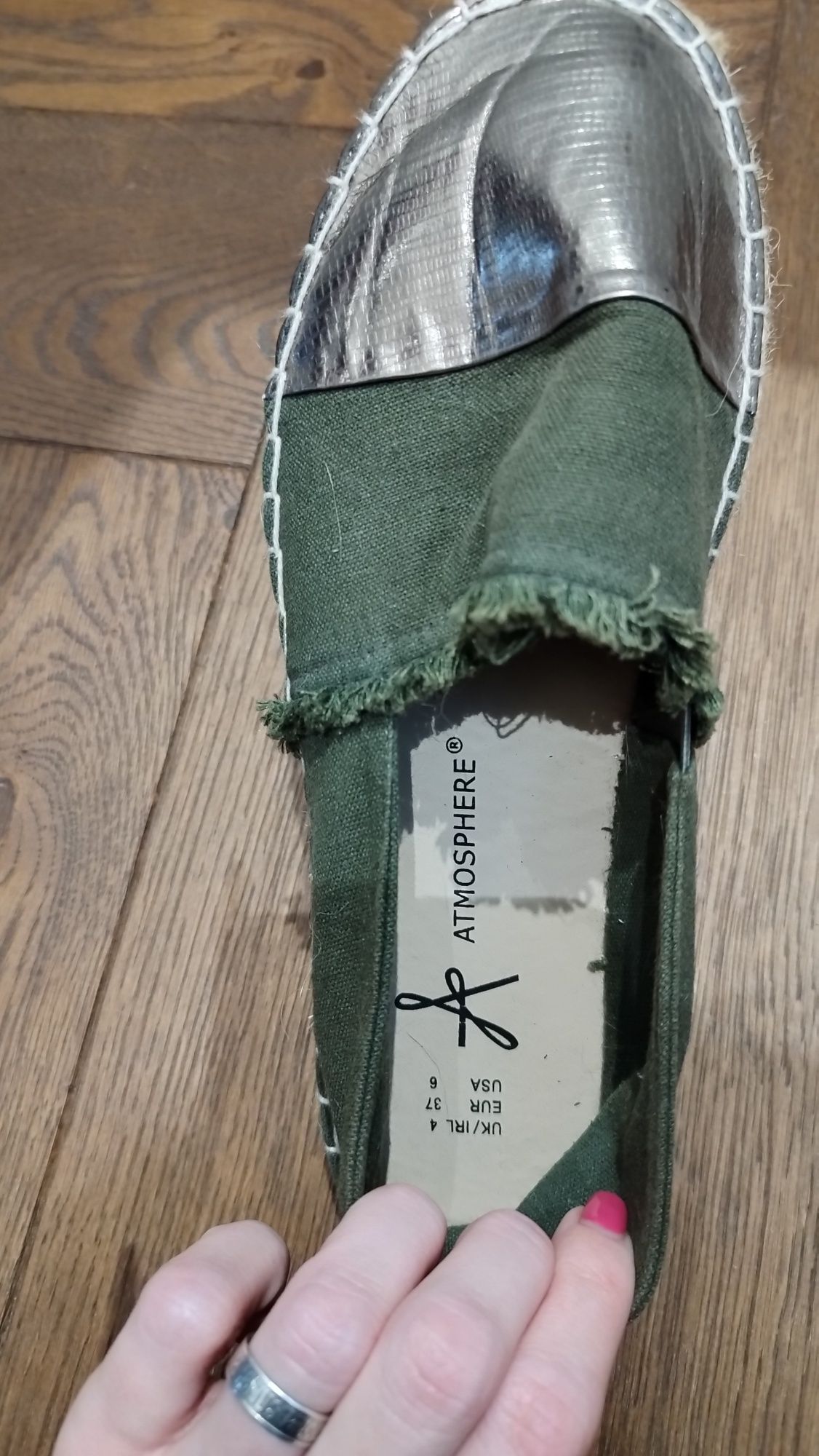 Espadryle zielone ze złotym wykończeniem