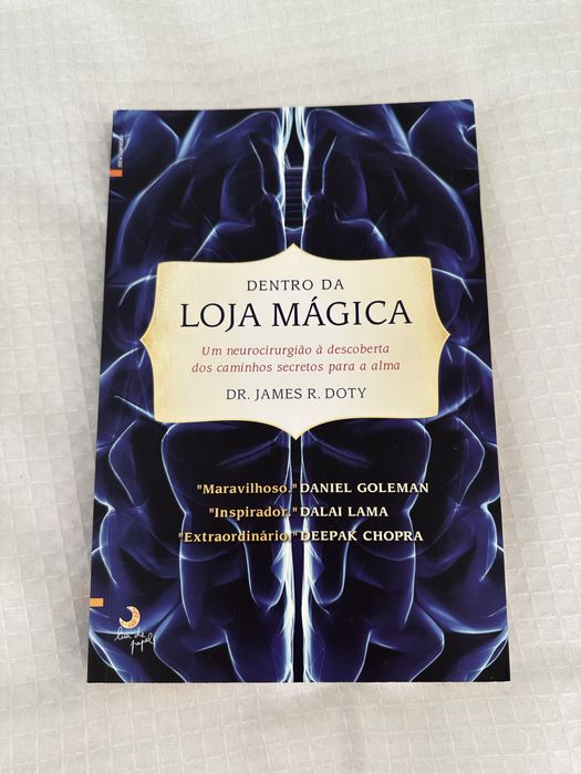Livro Dentro da loja mágica