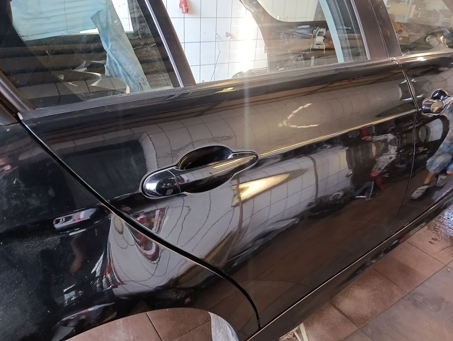 Drzwi BMW E90 E91 prawe prawy tył 475/9 Black sapphire sedan kom
