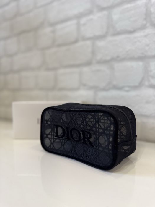 Косметичка від люксового бренду