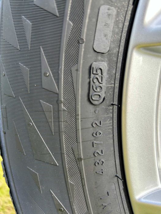 Koła Volvo – Nokian Snowproof 2 SUV 235/60 R18 + Felgi 5Y-Spoke Silver
