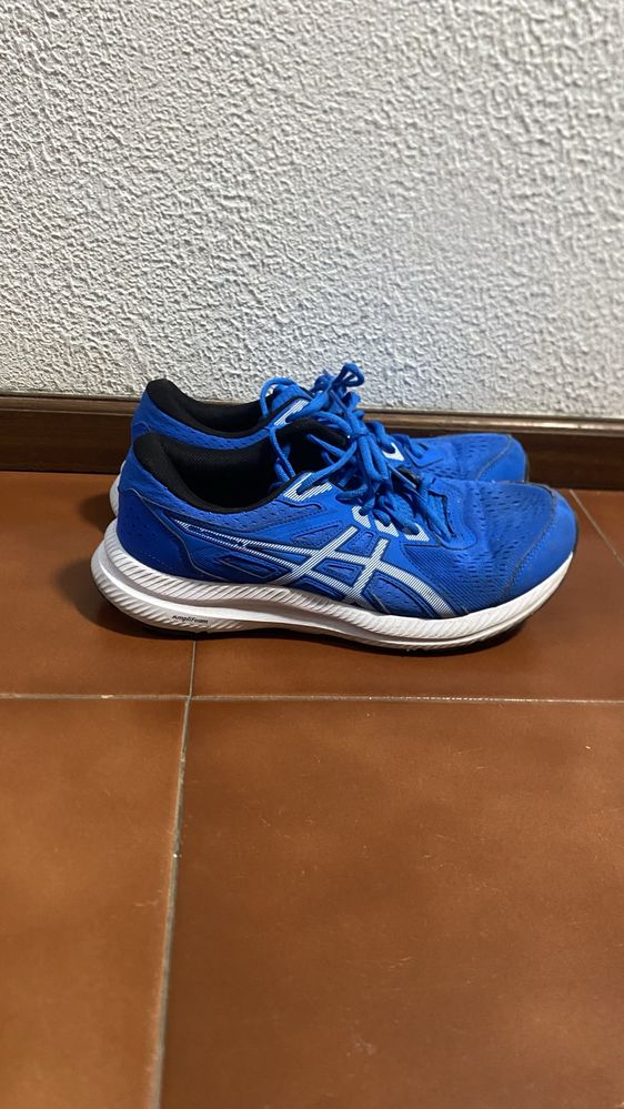 Lote de sapatilhas e chuteiras