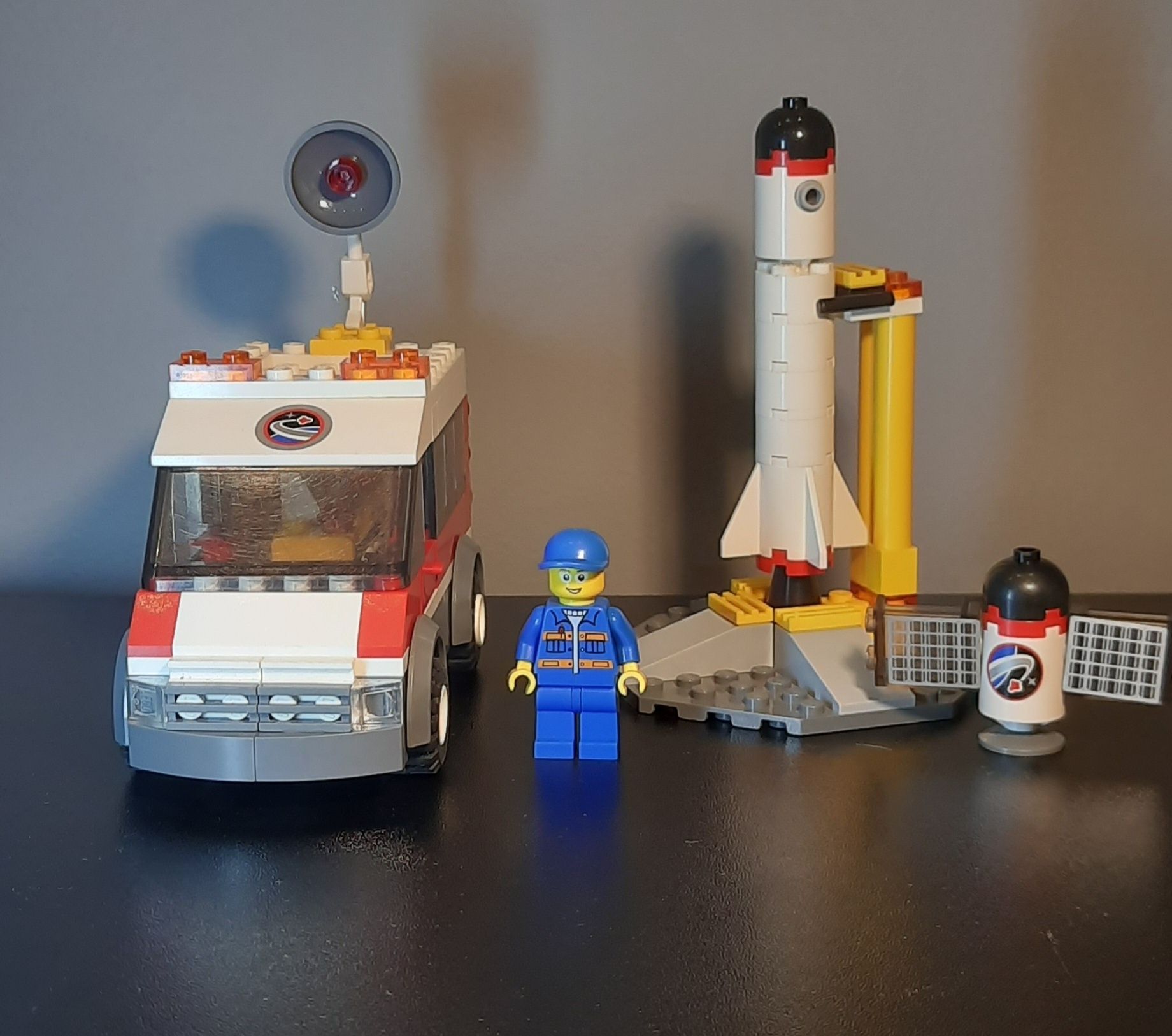 Lego City 3366 Satellite lunch pad