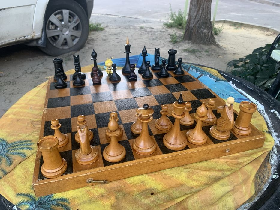 Шахматы настольные продам