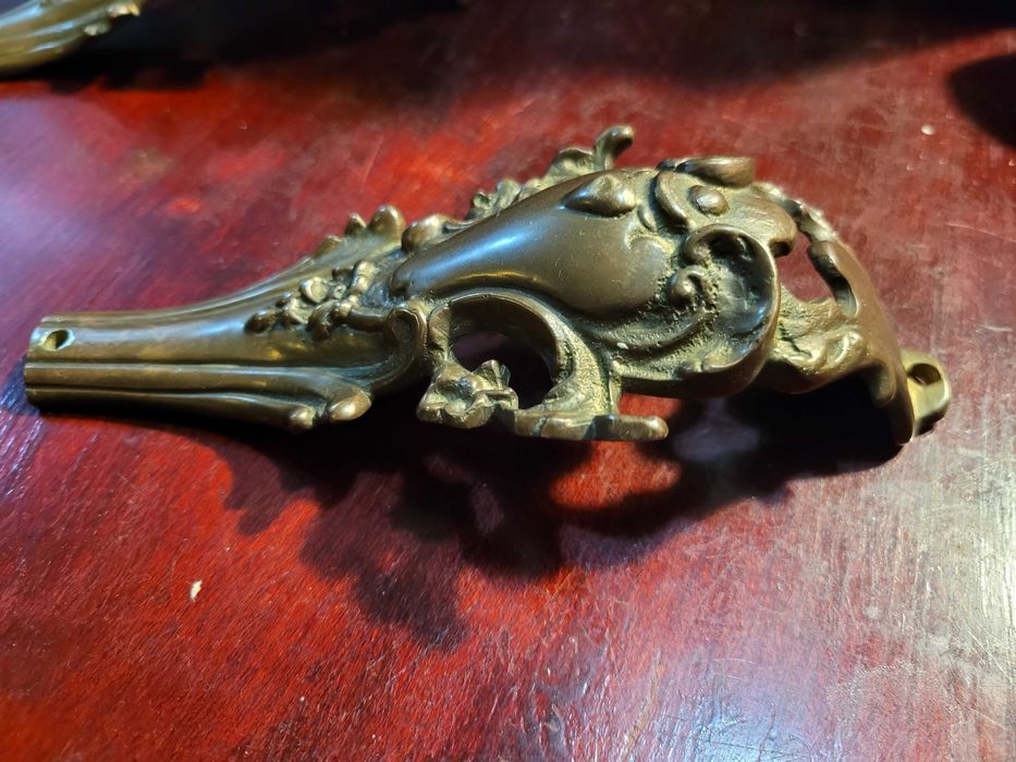 Stare przedwojenne uchwyty, klamki szyldy mosiężne do drzwi