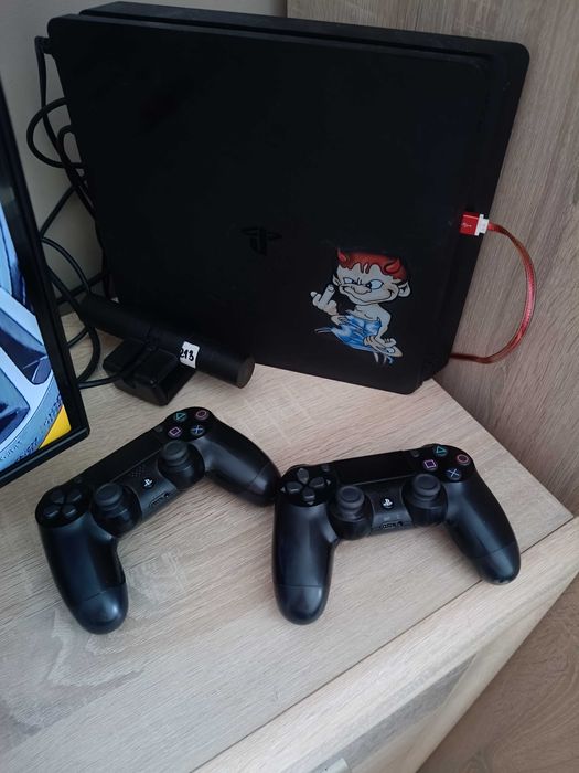 PS4 pro 1 tera dysk plus gogle vr