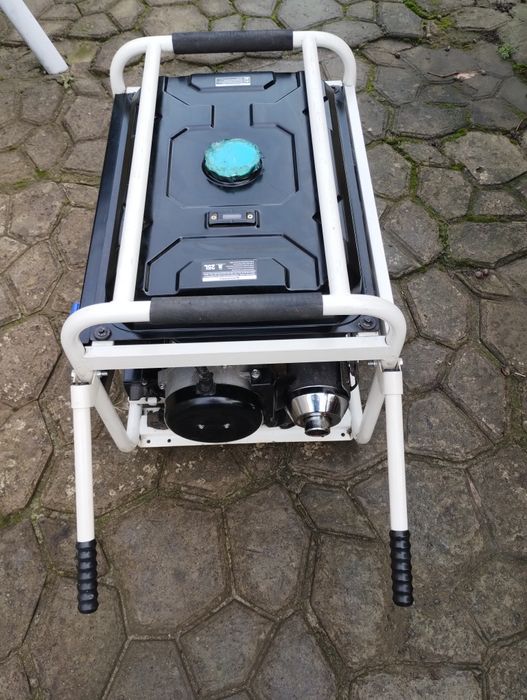 Продам бензиновий генератор Matari MX10000EA.