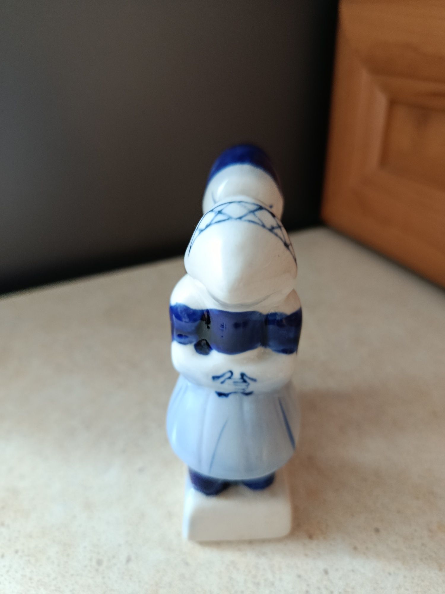 Śliczna stara figurka porcelana Delft
