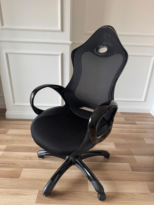 Obrotowy fotel biurowy. Fotel do komputera. Bardzo dobry stan!