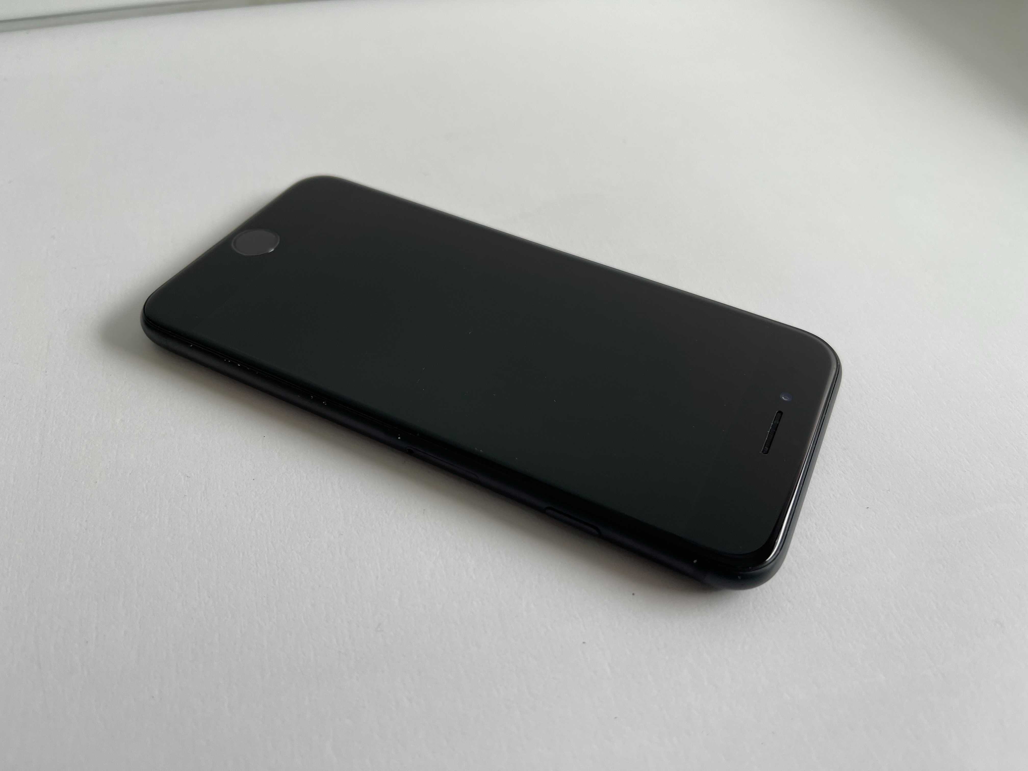 iPhone 7 32Gb, Sprawny w 100%, Bateria 82%,  Kolor Czarny