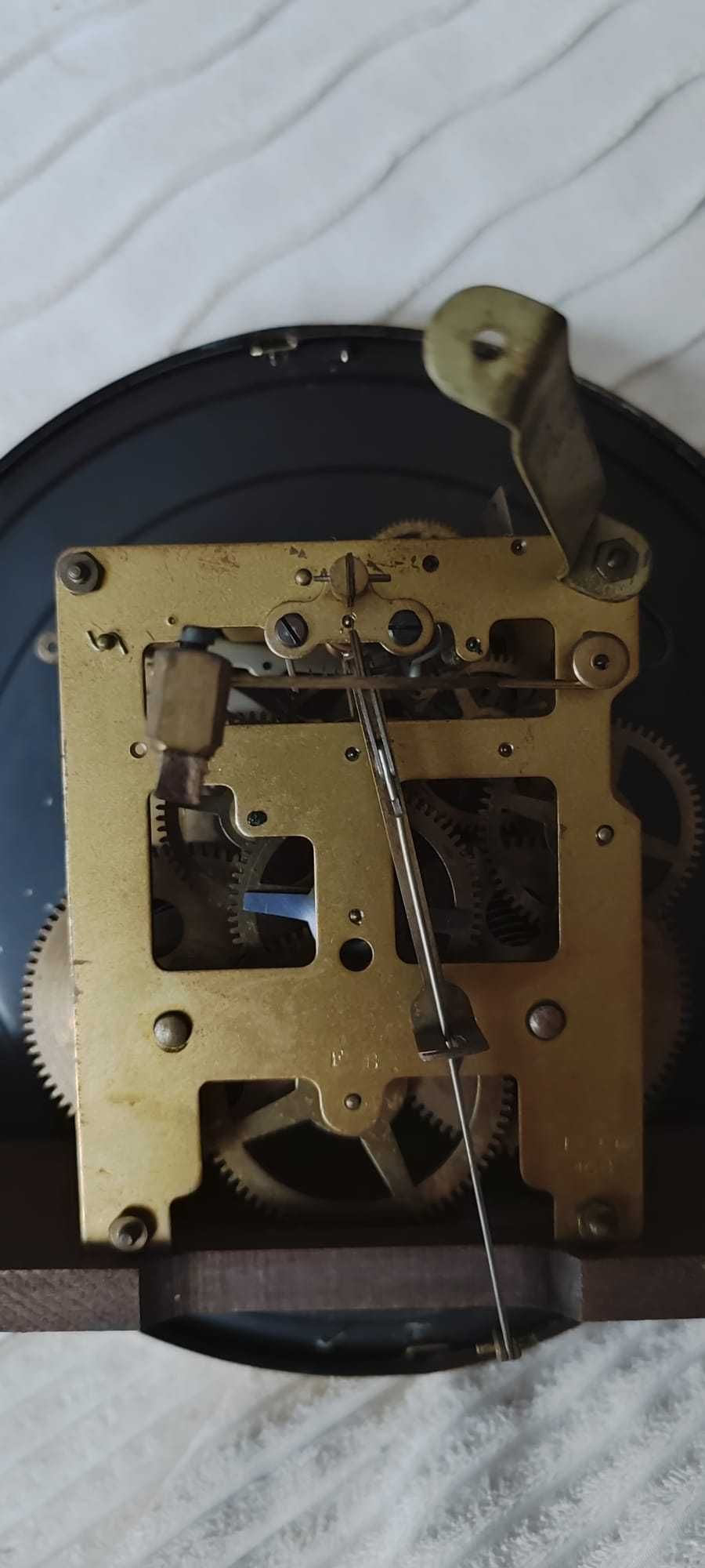 393 Zegar wiszący mechaniczny - antyk