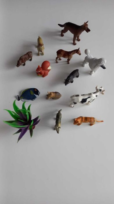 Małe figurki zwierzątka