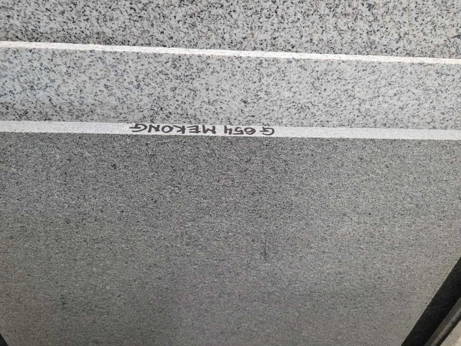 Płytki, Parapety i Stopnie Granit G654 Mekong Dark Płomieniowany