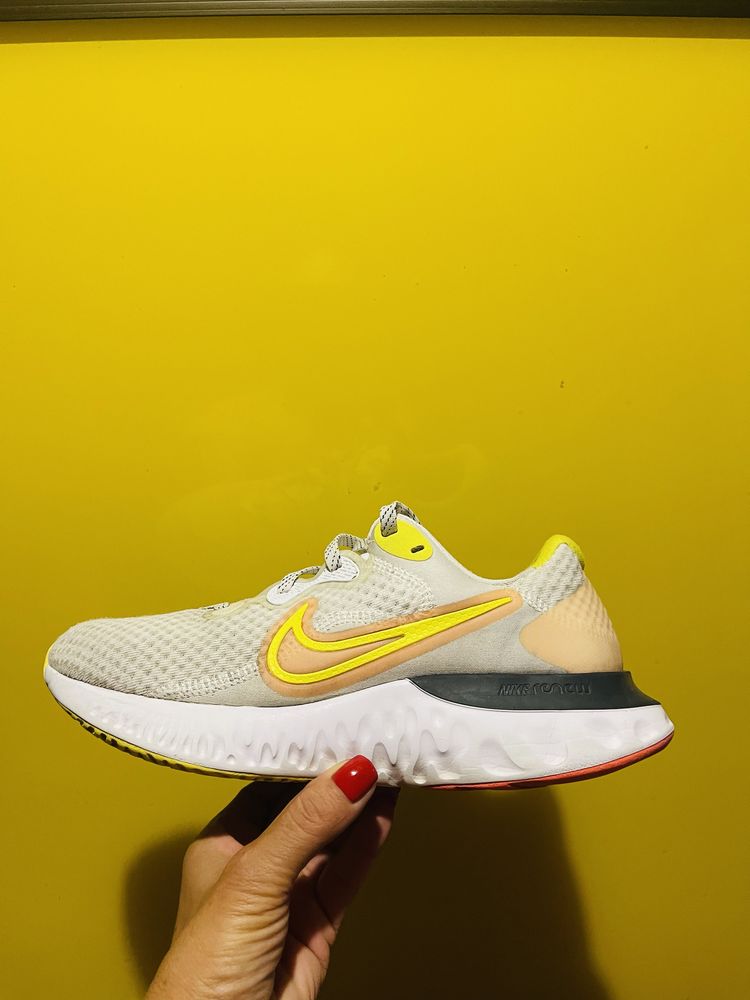 Кроссовки Nike Femme Renew Run 2 размер 40,5
