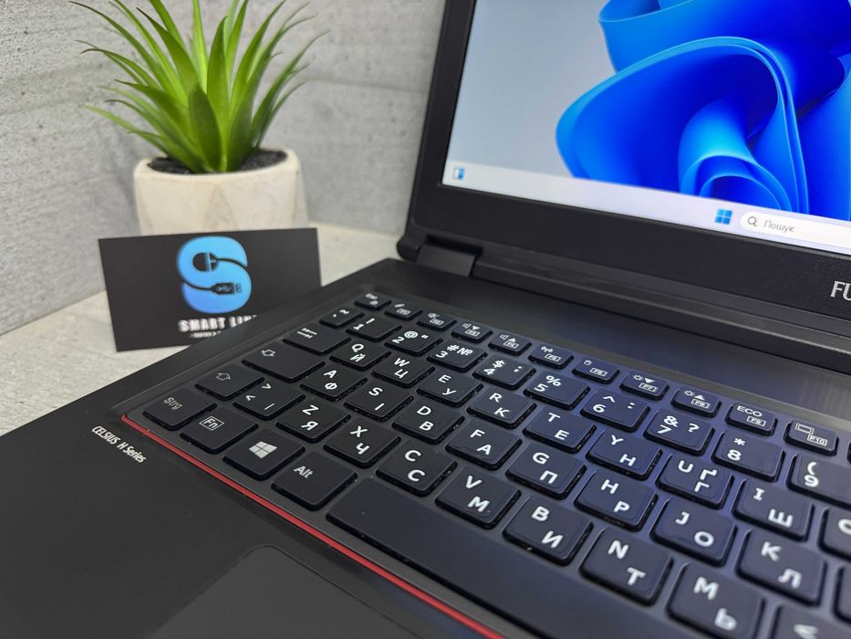 Nvidia/Потужний ноутбук Fujitsu H7510/Quadro/i7-10850H/512gb ssd/15.6"