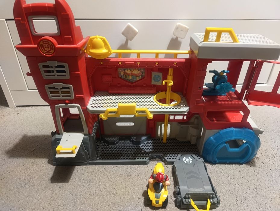 Baza (remiza strażacka) z bajki Transformers Rescue Bots