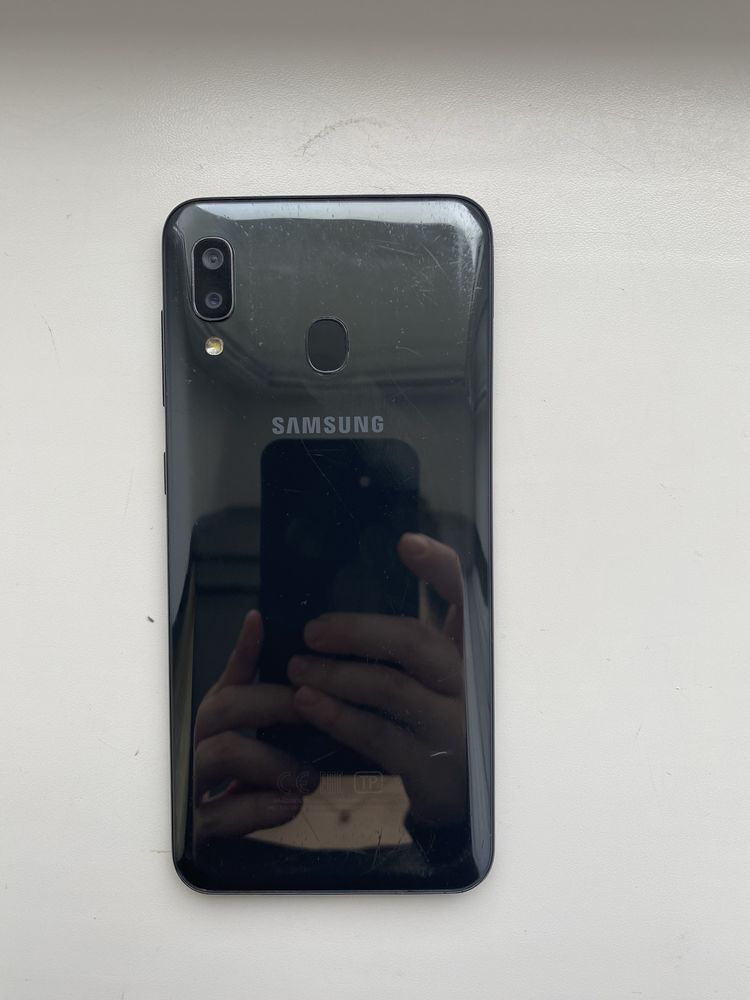 Samsung A20 16гб б/у