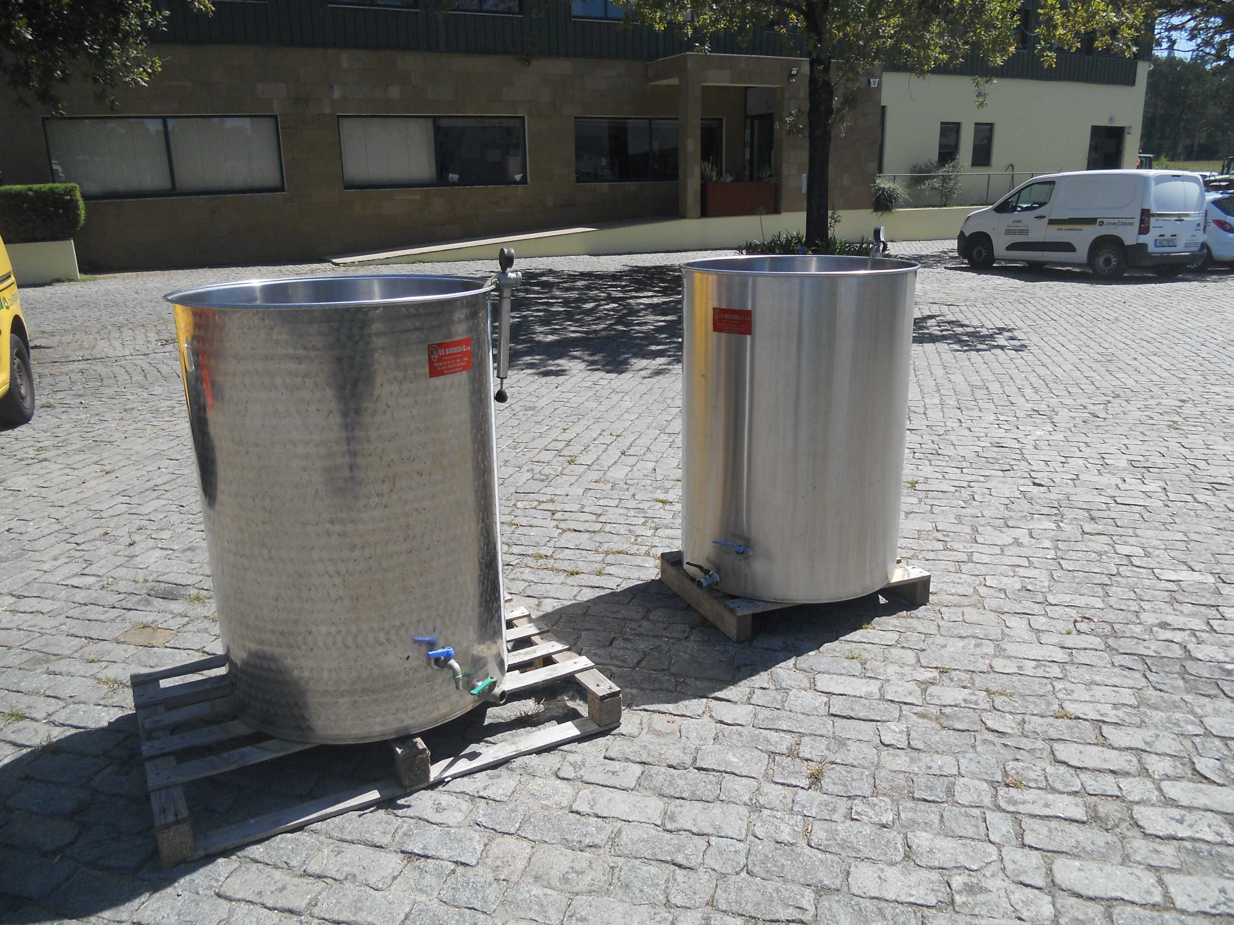 Cubas 500ltr com tampo pneumático